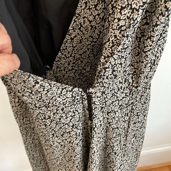 Cute print Madewell dress. NWT. Size 00. 35 inches length. 17 inches pit to pit. - Picture 3 of 6